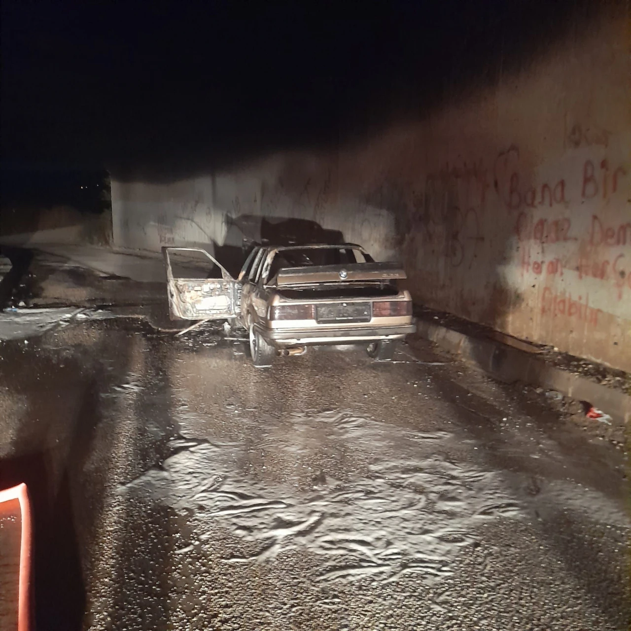 Kastamonu'da Alevlere Teslim Olan Forklift Ve Otomobil Kullanılmaz Hale Geldi