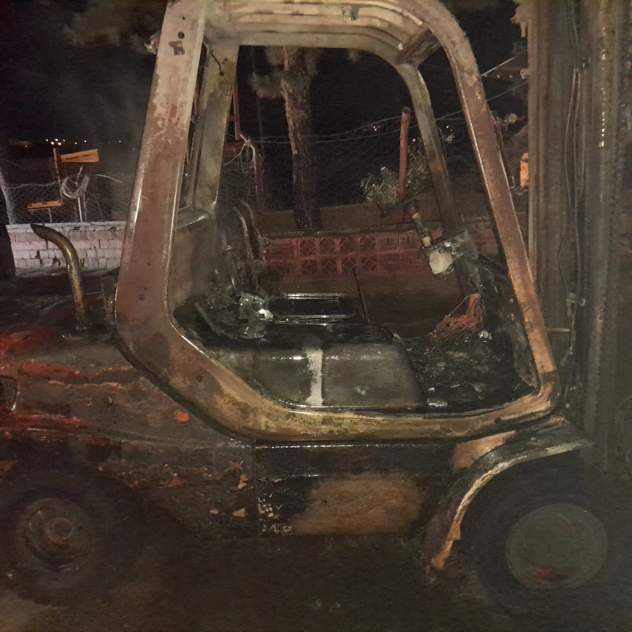 Kastamonu'da Alevlere Teslim Olan Forklift Ve Otomobil Kullanılmaz Hale Geldi