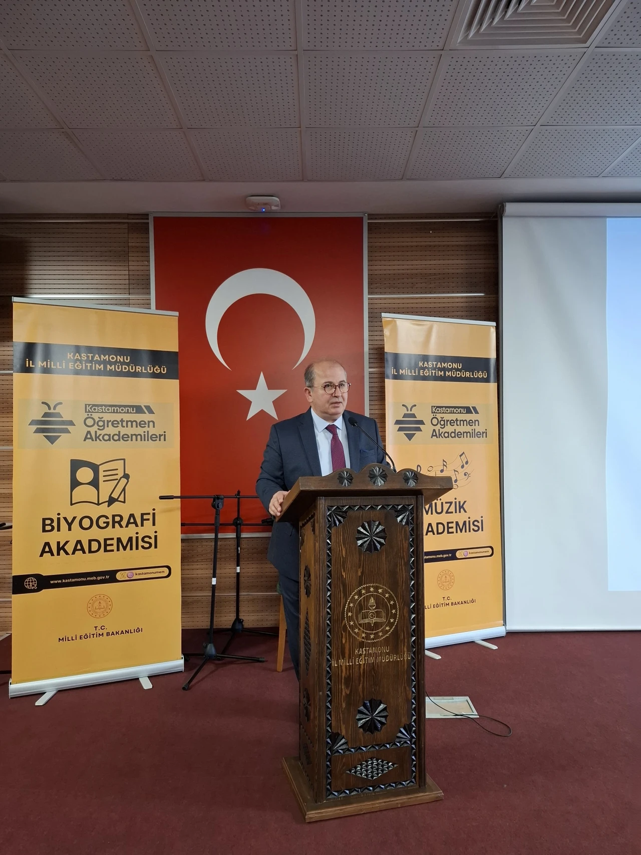 Halk Müziği ve Kültürel Bellek Kastamonu Öğretmen Akademileri'nde Buluştu
