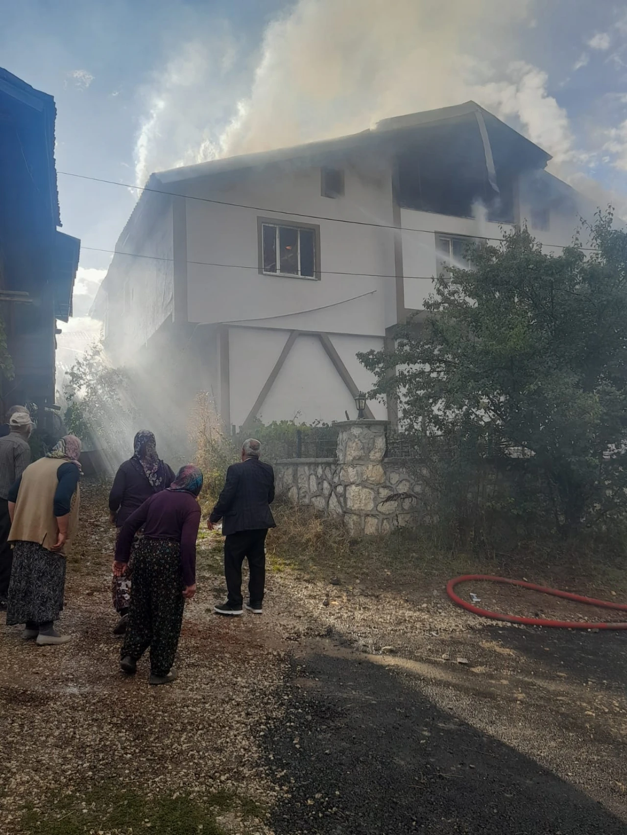 Köy Evinde Korkutan Yangın