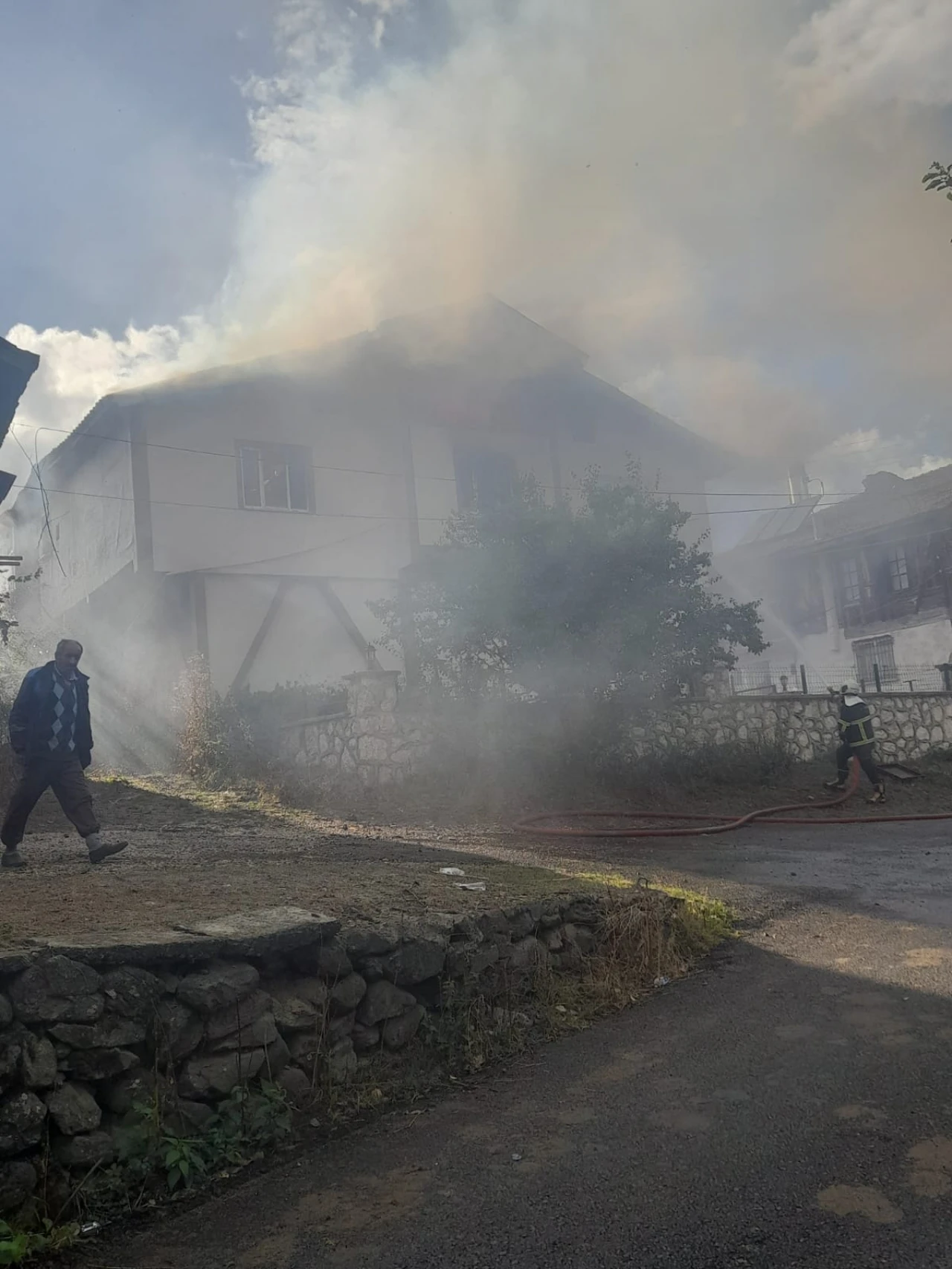 Köy Evinde Korkutan Yangın