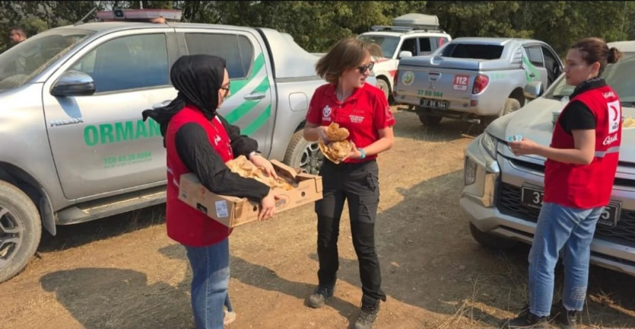 Türk Kızılay Yaraları Sarmak İçin Yangın Bölgesinde!