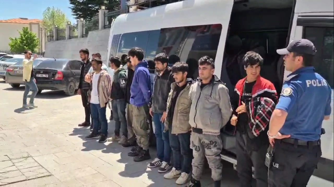 Eşyalar Onları Gizlemeye Yetmedi!