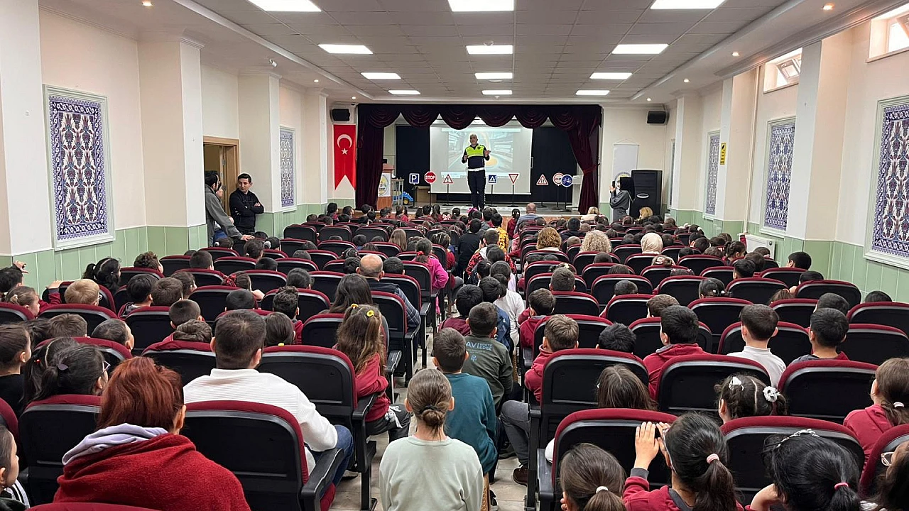 İnebolu’da Trafik Haftası Kapsamında Öğrencilere Eğitim Verildi