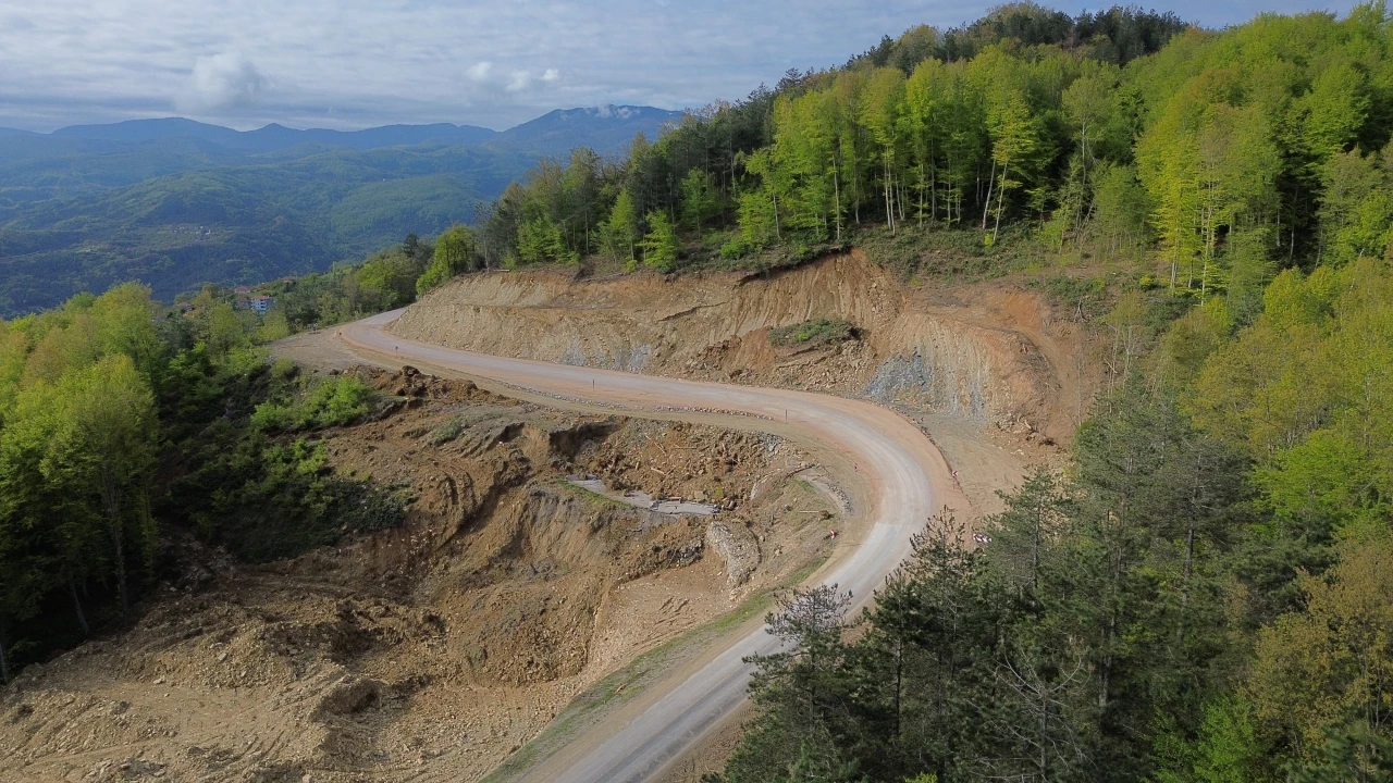 Heyelan Nedeniyle Kapanan Yol Yeniden Ulaşıma Açıldı