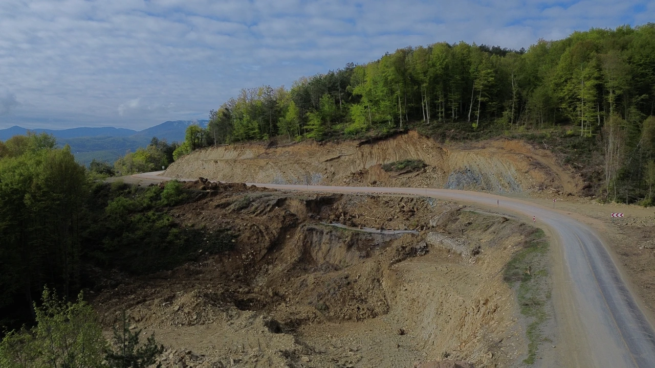 Heyelan Nedeniyle Kapanan Yol Yeniden Ulaşıma Açıldı