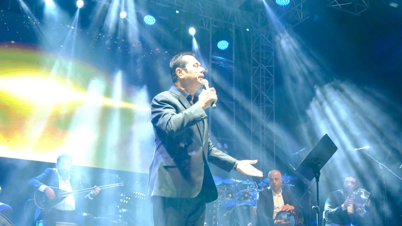 Bengü, Güçlü Sahne Performansıyla Geceye Damgasını Vurdu