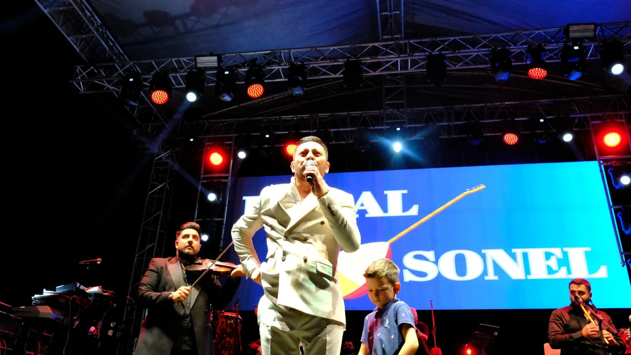 Ünlü Sanatçı Altay'dan Unutulmaz Performans