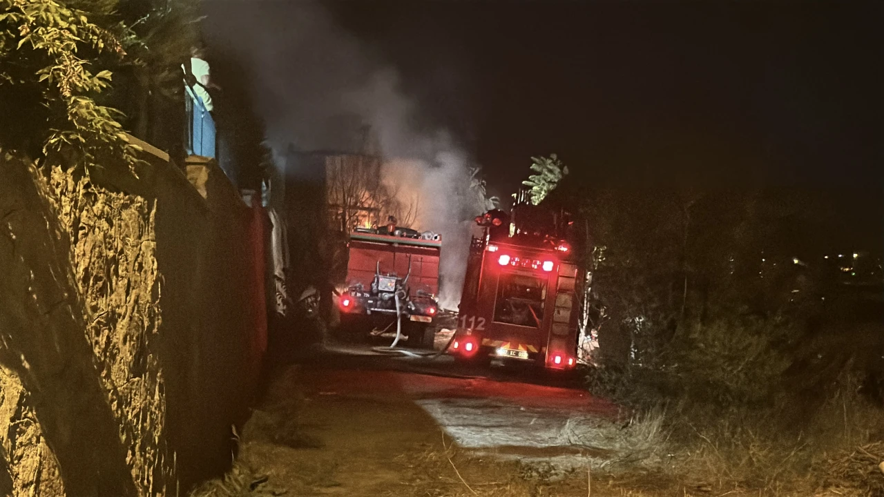 Tosya'da Yangın: 3 Ev Kullanılmaz Hale Geldi