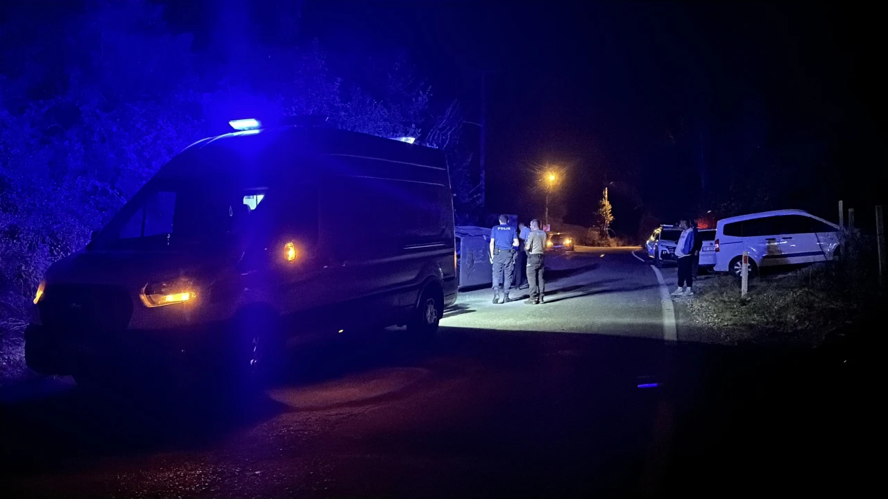 Otomobil Yan Yattı, Sürücü Olay Yerinden Kaçtı