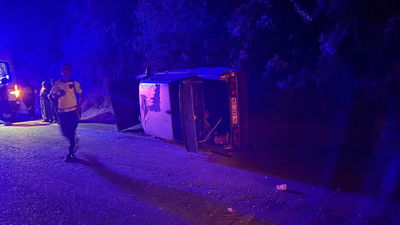 Otomobil Yan Yattı, Sürücü Olay Yerinden Kaçtı