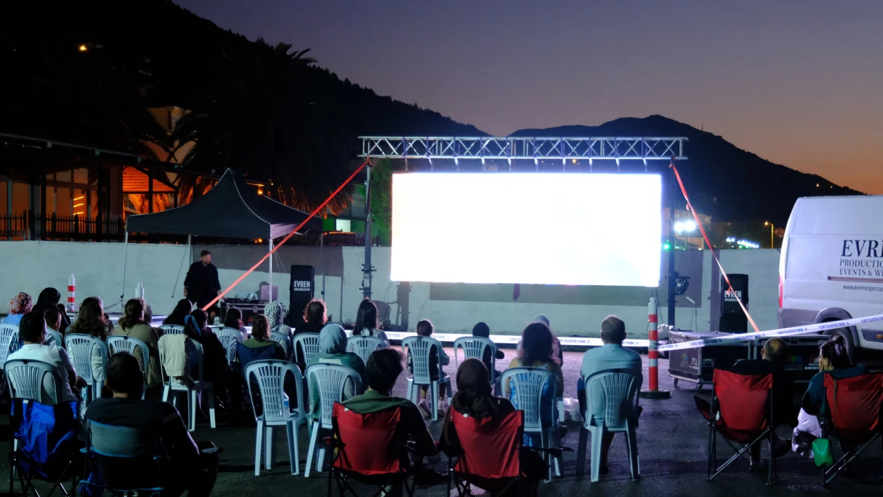 İnebolu'da Açık Hava Sinemasında Nostaljik Akşam