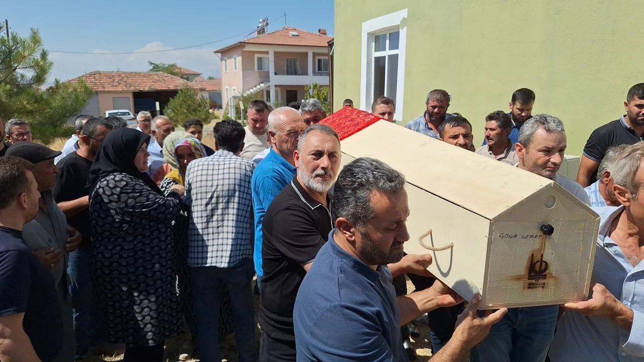 Feci Kazada Hayatını Kaybeden Aile Toprağa Verildi