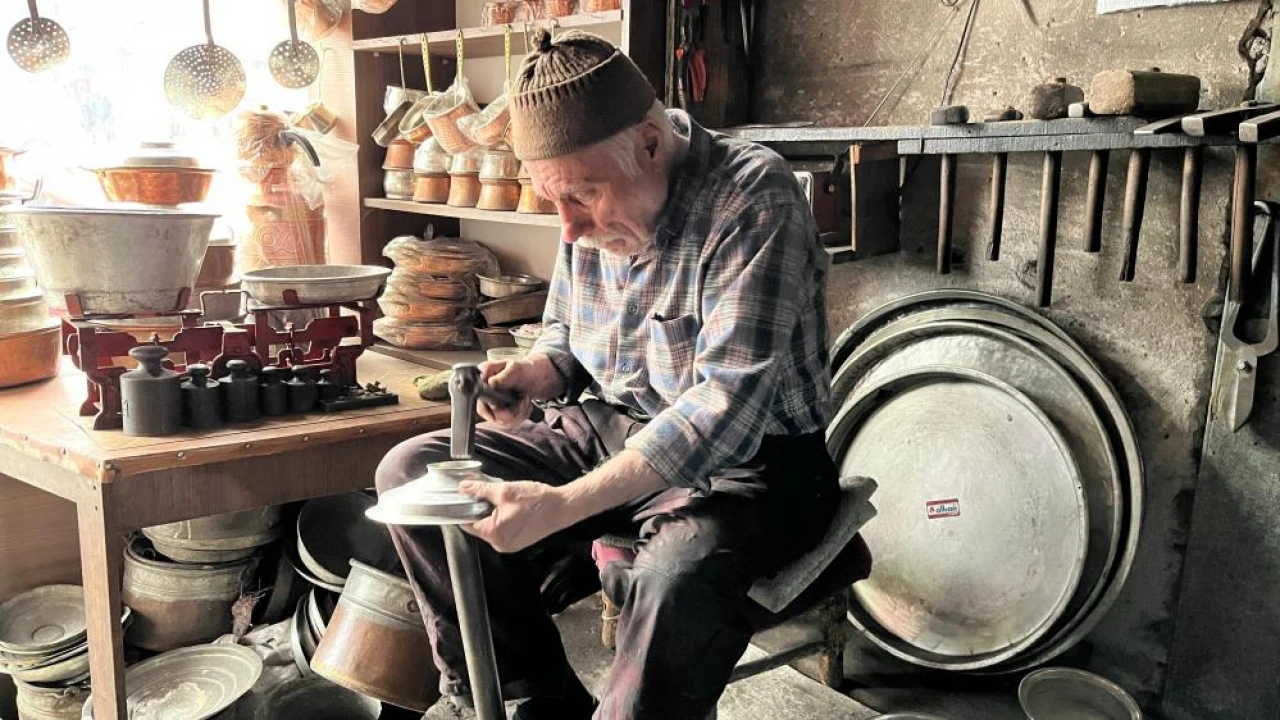 Yaşına Aldırış Etmeden Mesleğini Aşkla Yapıyor