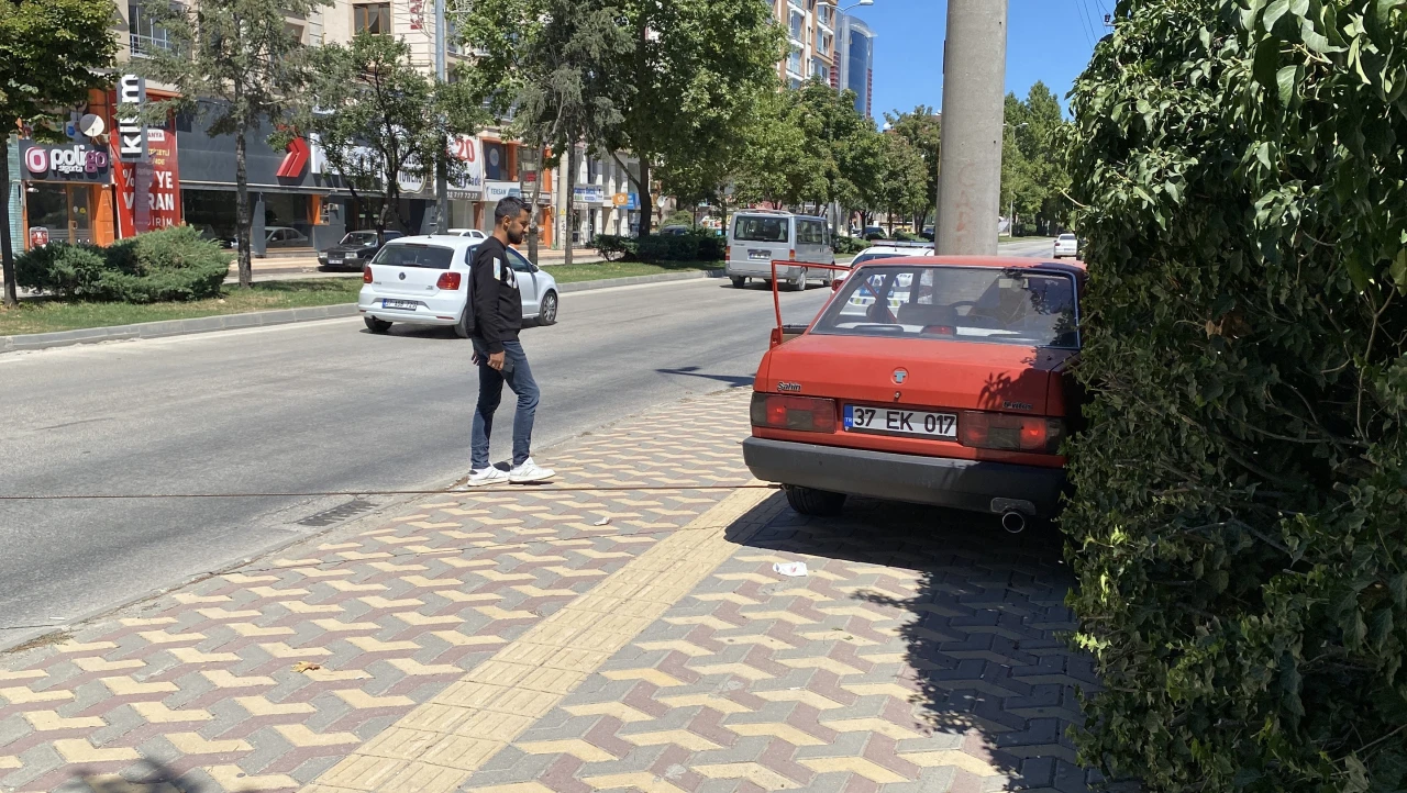 Önce Araca, Ardında Beton Direğe Çarptı: 1 Yaralı