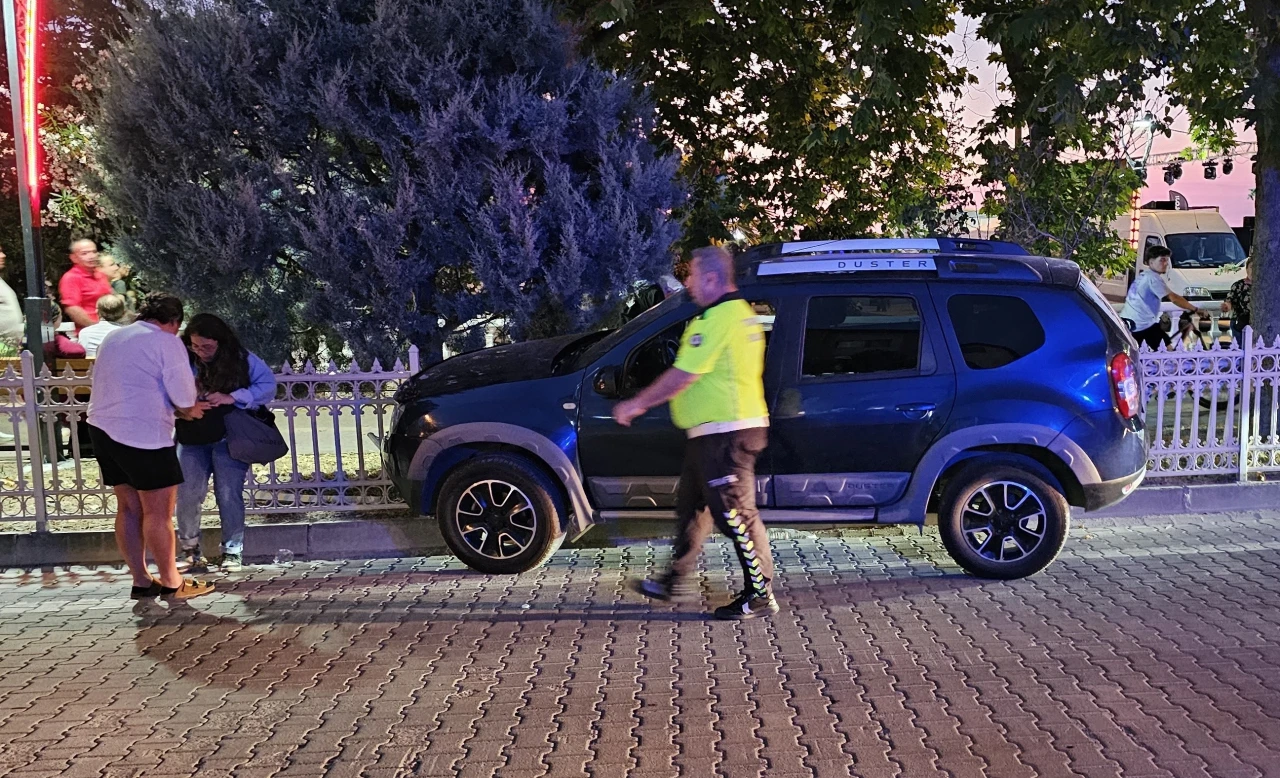 Fenalaşan Sürücü Demir Korkuluklara Çarptı