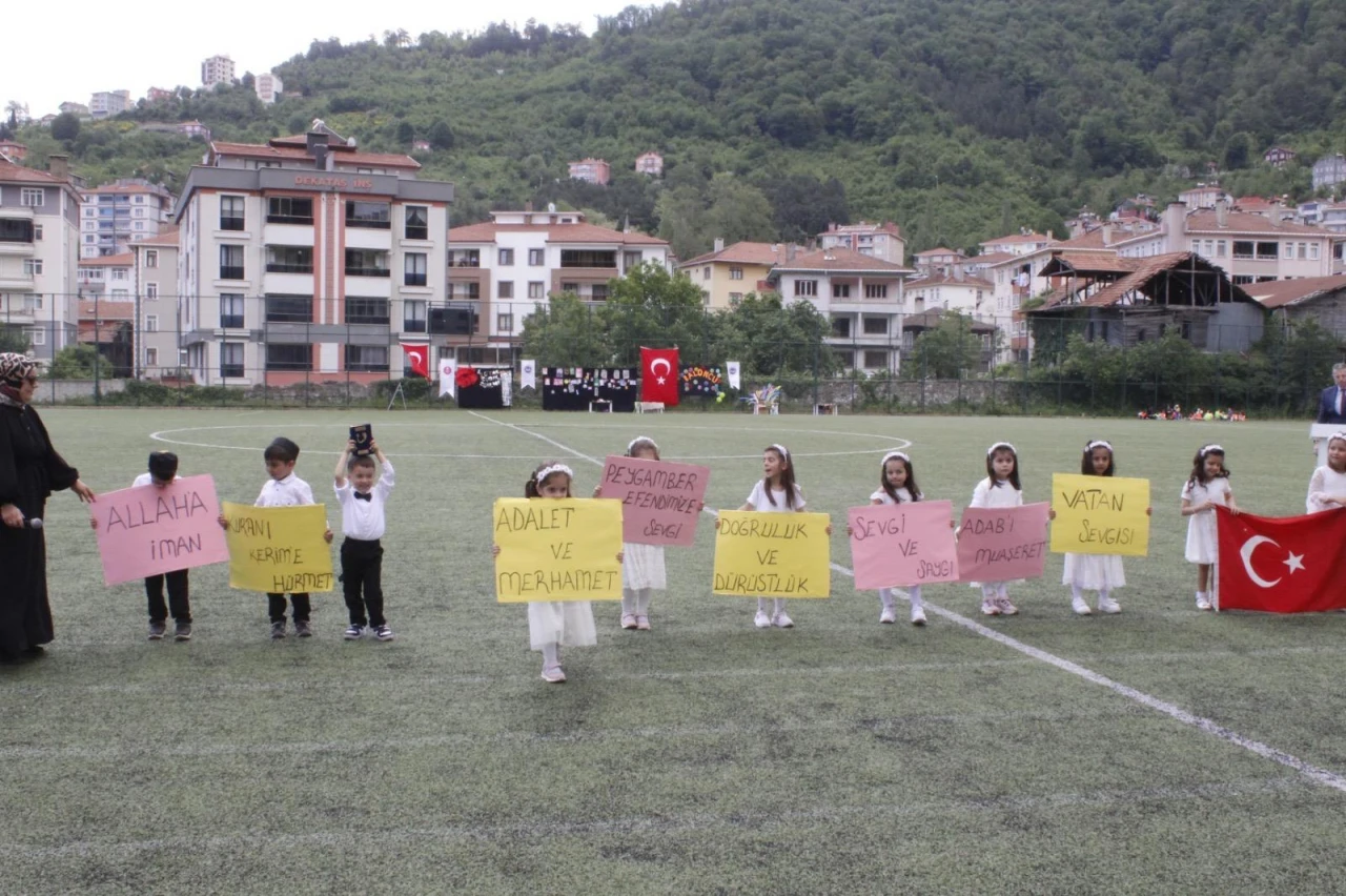 Kaymakam Uçar, Şenliğe Katıldı