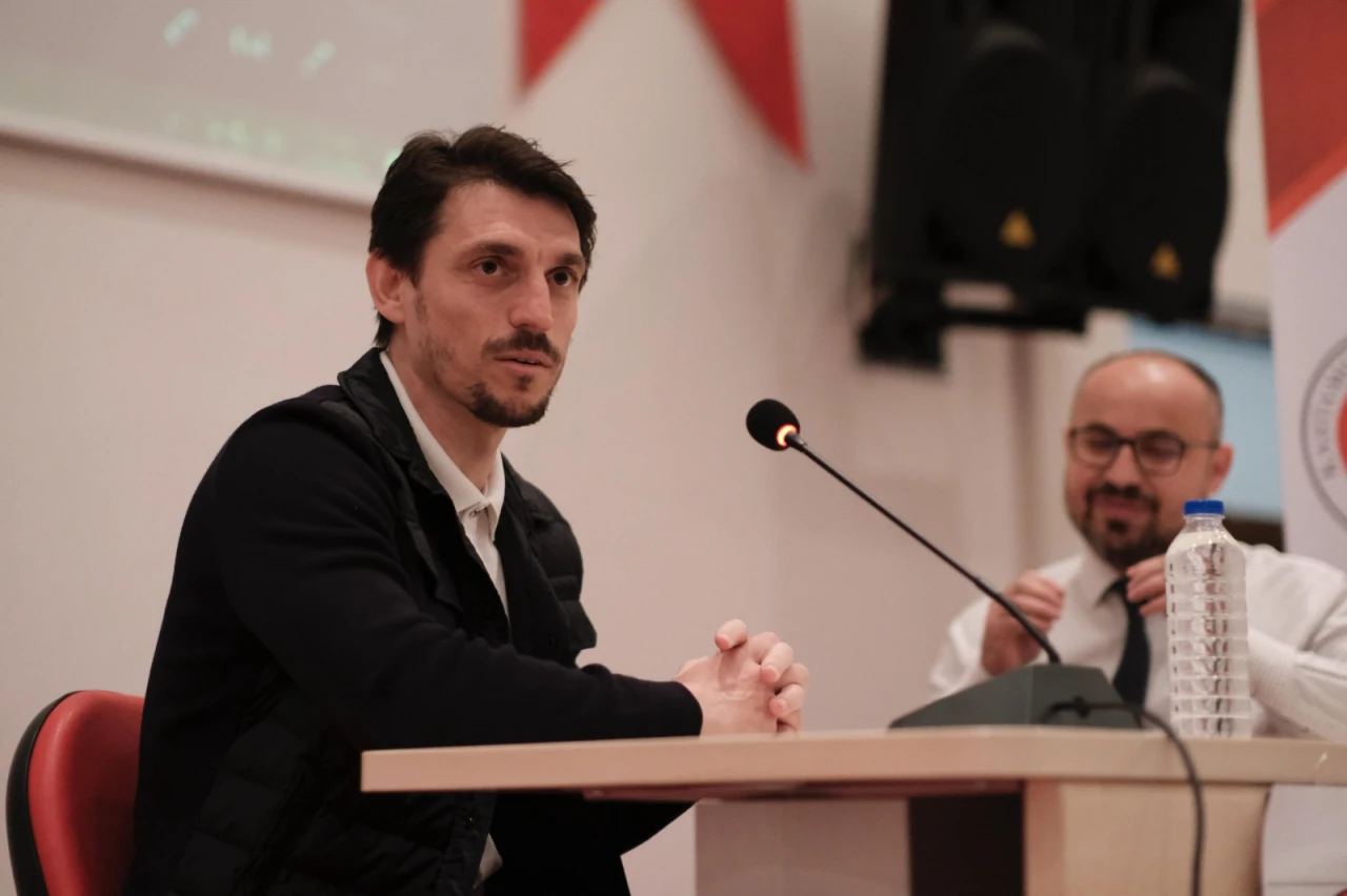 GMG KSK Teknik Direktörü Keleş Öğrencilerle Buluştu
