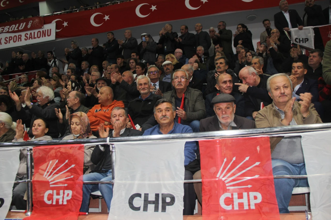 CHP Genel Başkanı Özgür Özel: 'Millet Bizden Kavga Değil, Hizmet Bekliyor'