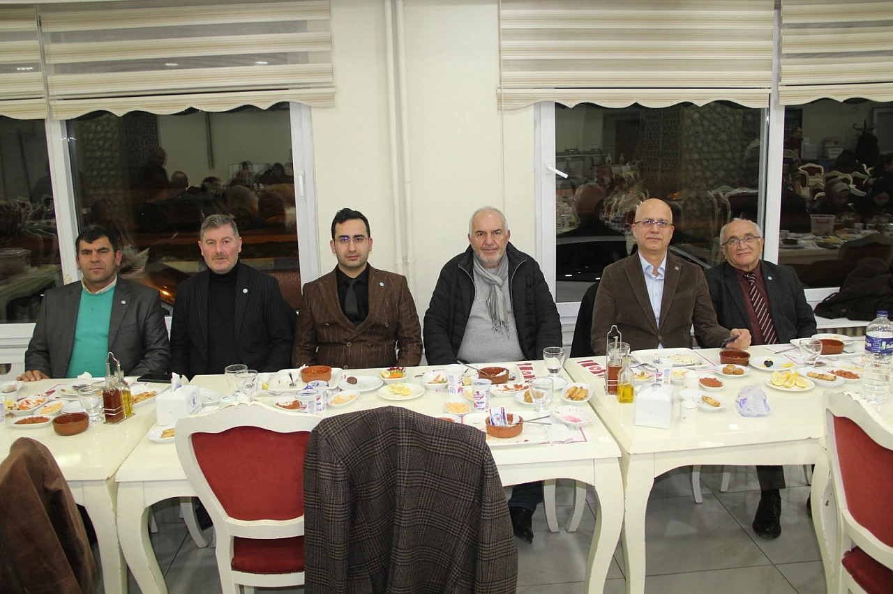 Müsavat Dervişoğlu'ndan İftar
