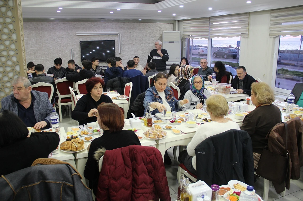 Müsavat Dervişoğlu'ndan İftar