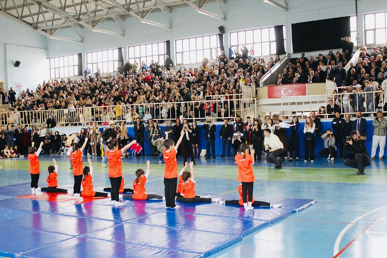 Çocukların Neşesi Ve Bayram Coşkusu Salona Renk Kattı