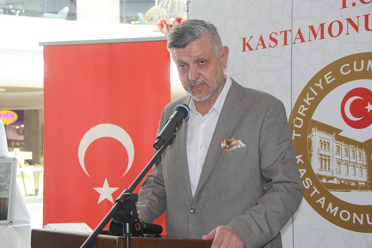 Hattat Emrullah Demirkaya Hüsn-i Hat Sergisi Sanatseverlerle Buluştu