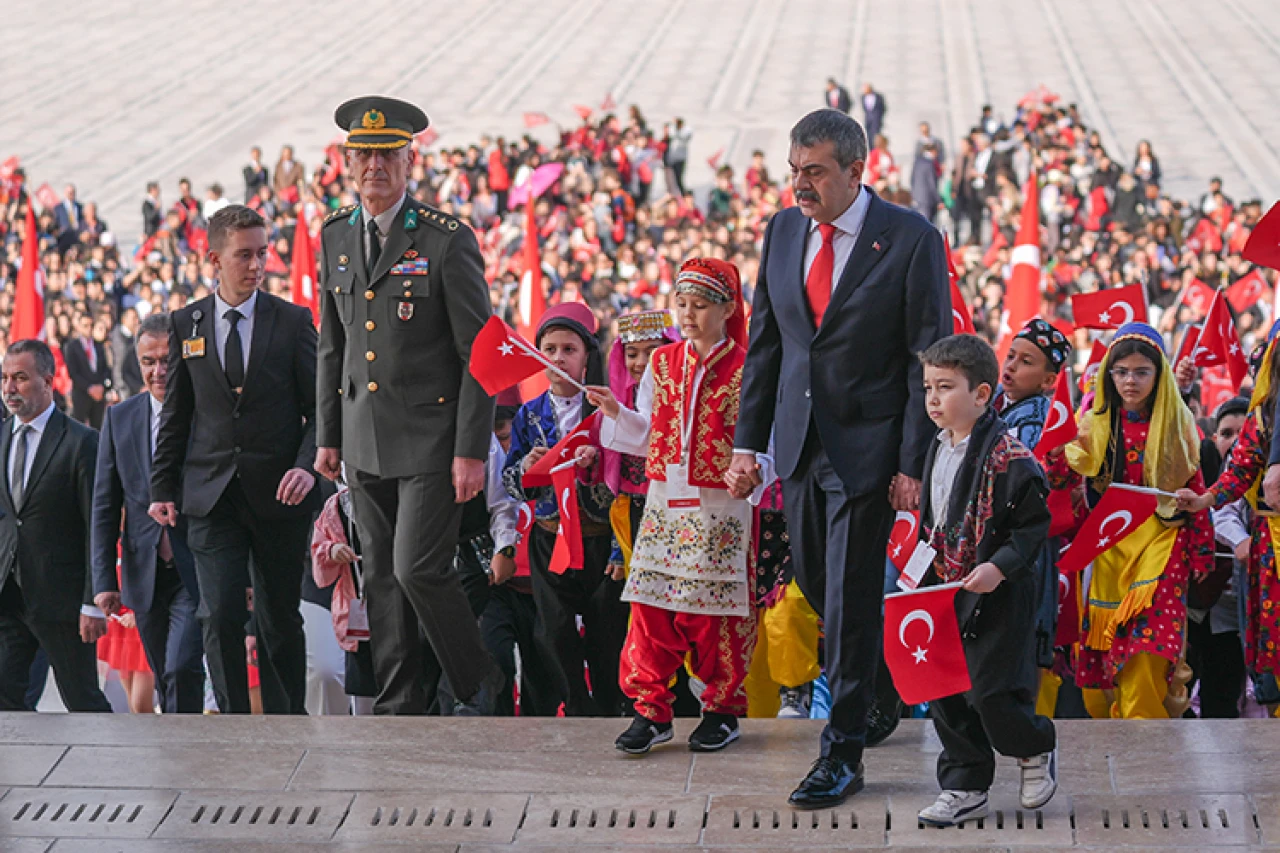 Tüm Yurtta 23 Nisan Coşkusu