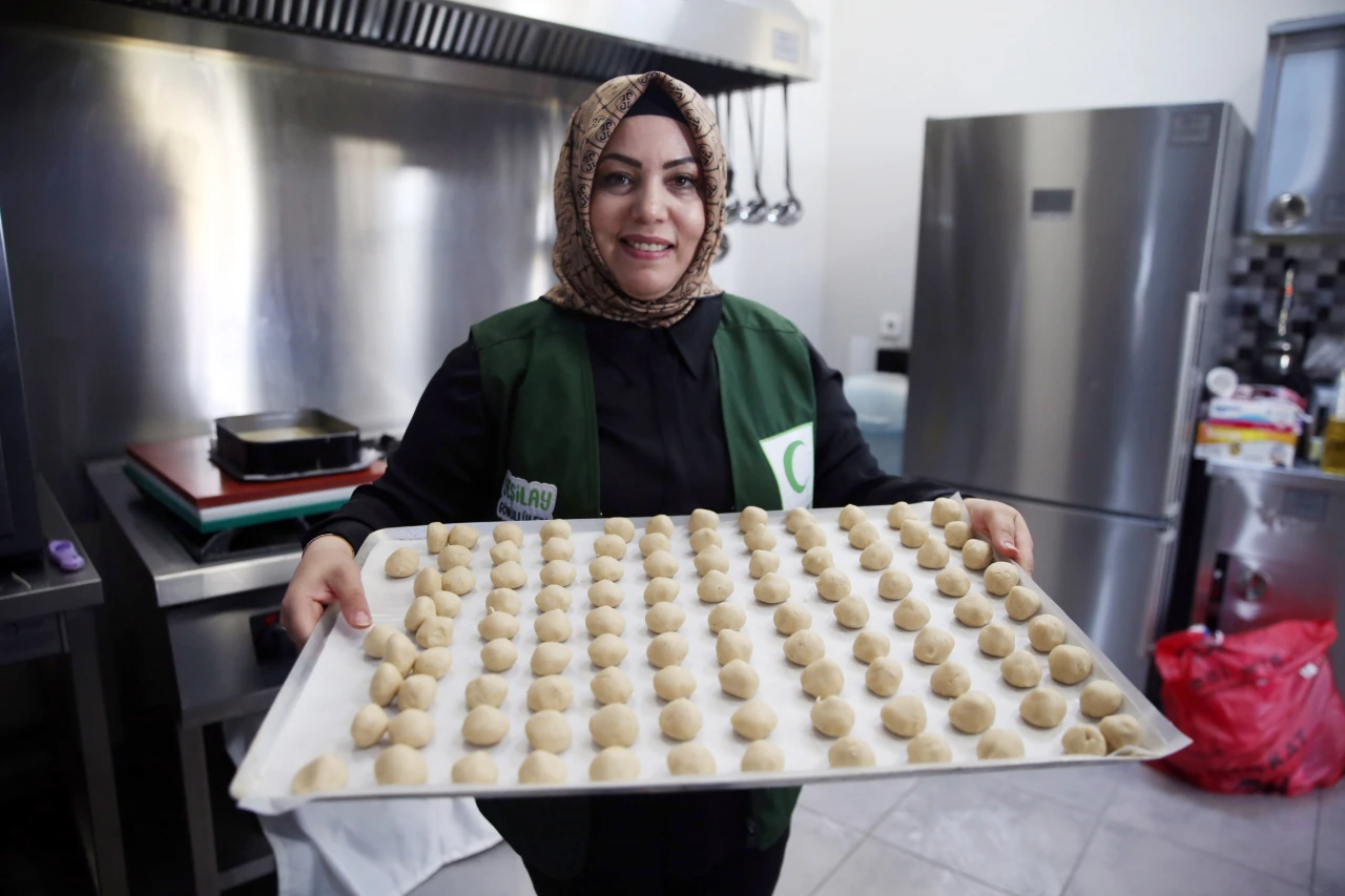 Yeşilay'dan Miniklere Lezzetli Sürpriz