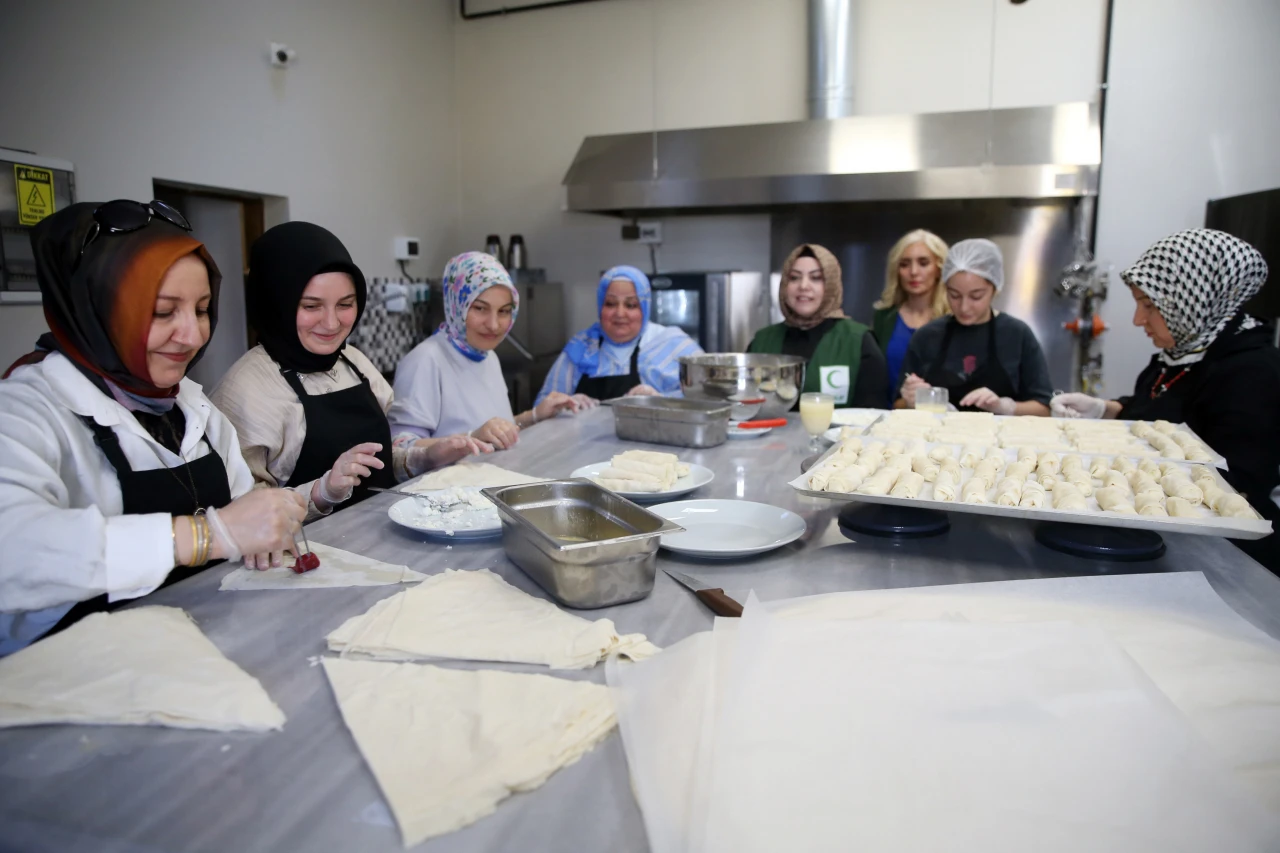 Yeşilay'dan Miniklere Lezzetli Sürpriz