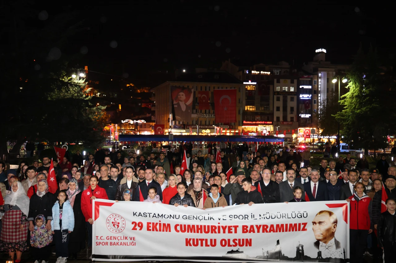 Cumhuriyet Coşkusu Sokakları İnletti