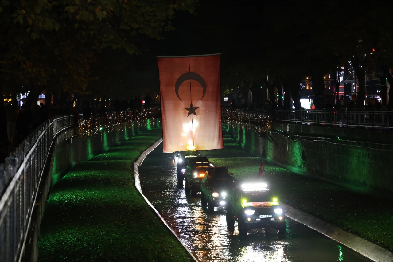 Cumhuriyet Coşkusu Sokakları İnletti