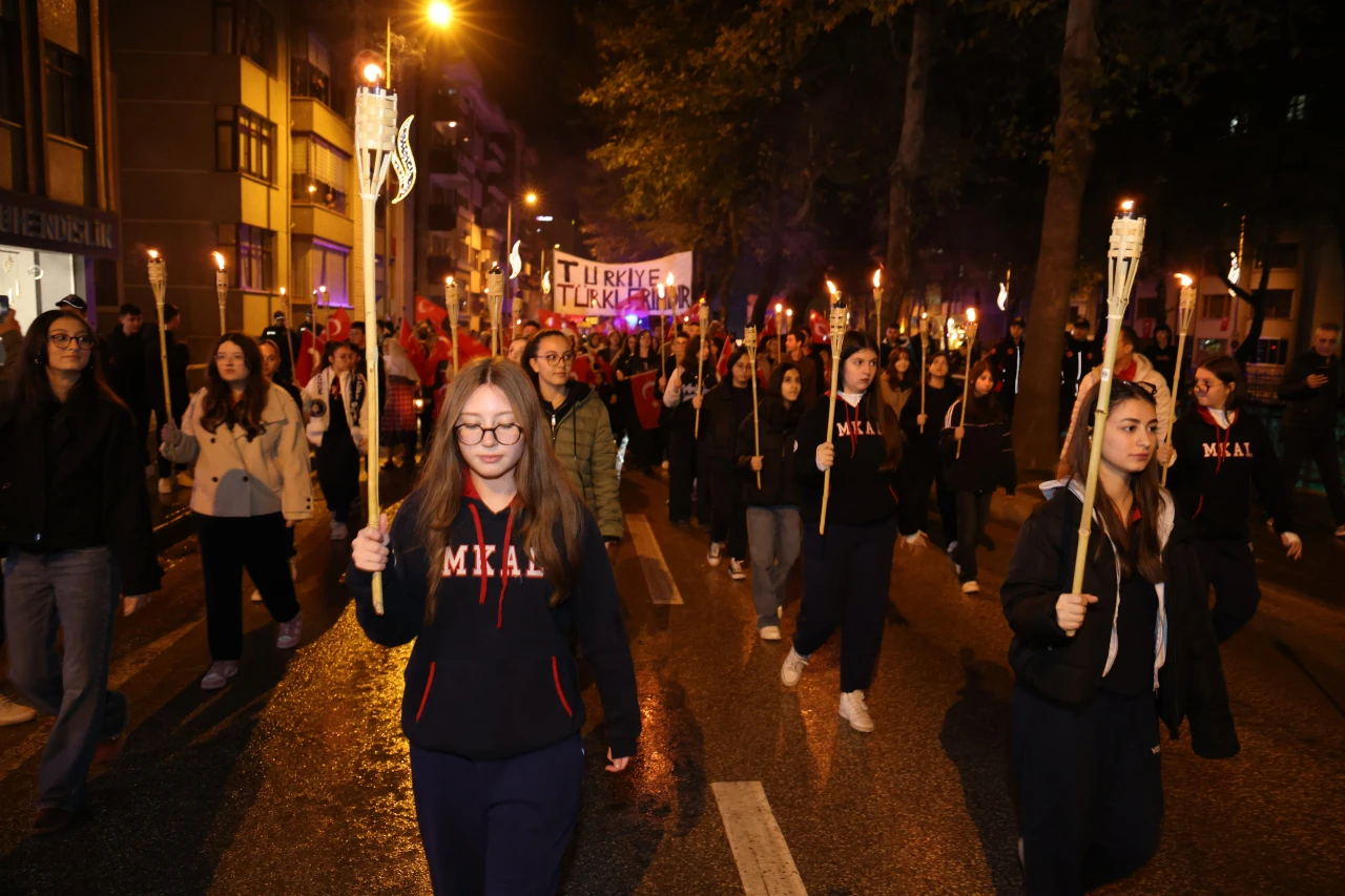 Cumhuriyet Coşkusu Sokakları İnletti