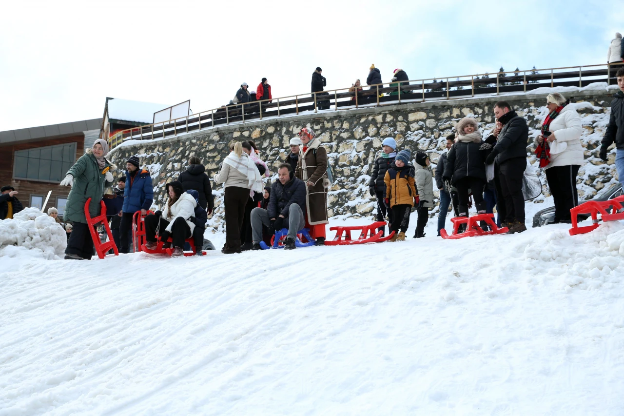 Yurduntepe Kayak Merkezi'nde Yoğunluk Yaşandı
