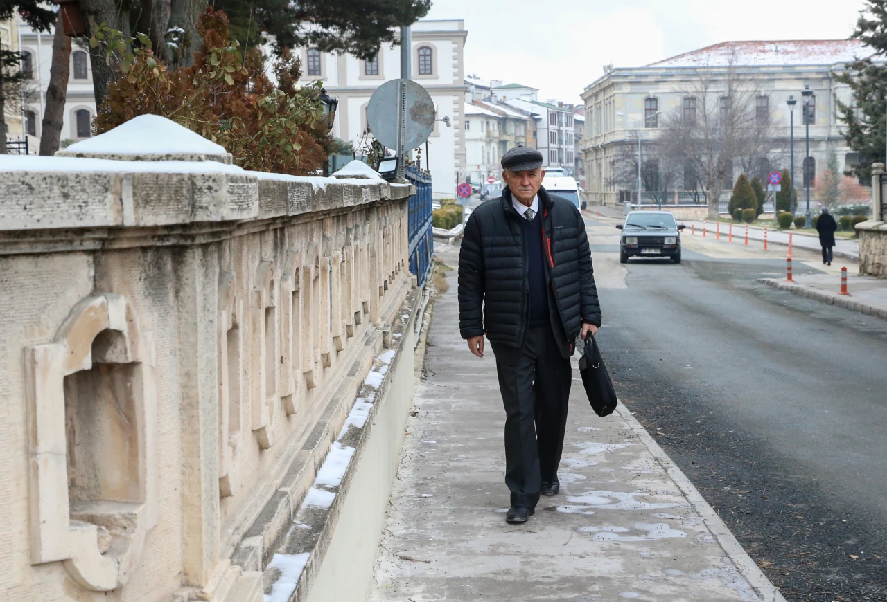 Hayatını Memleketini Araştırmaya Adadı