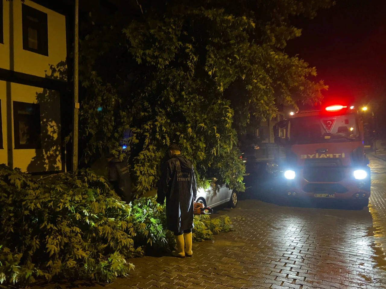 Kastamonu'da Şiddetli Fırtına Etkili Oldu!