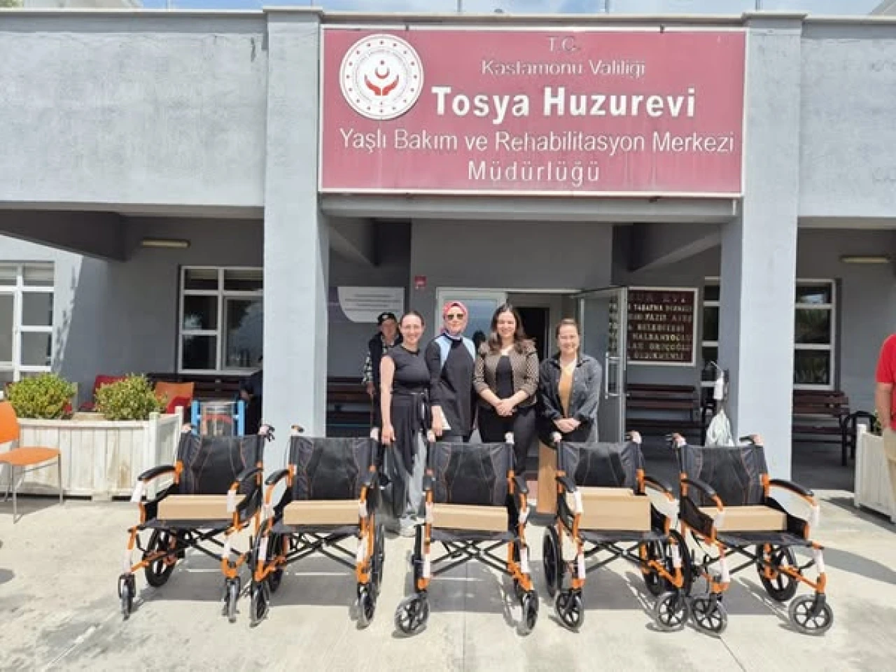Öğrencilerden Tekerlekli Sandalye Bağışı