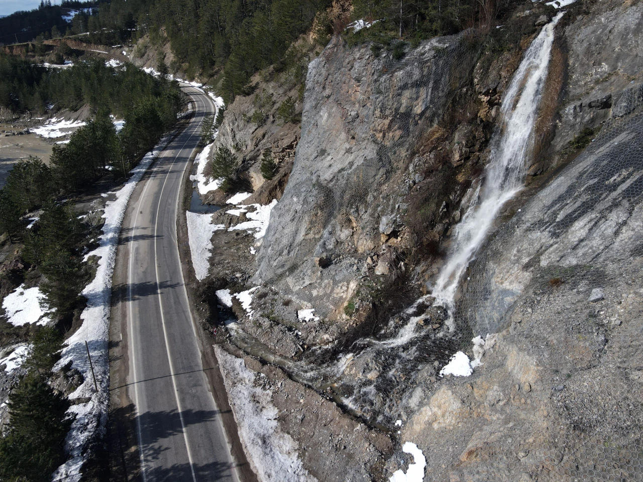 'Kar Şelalesi' Görsel Şölen Sunuyor