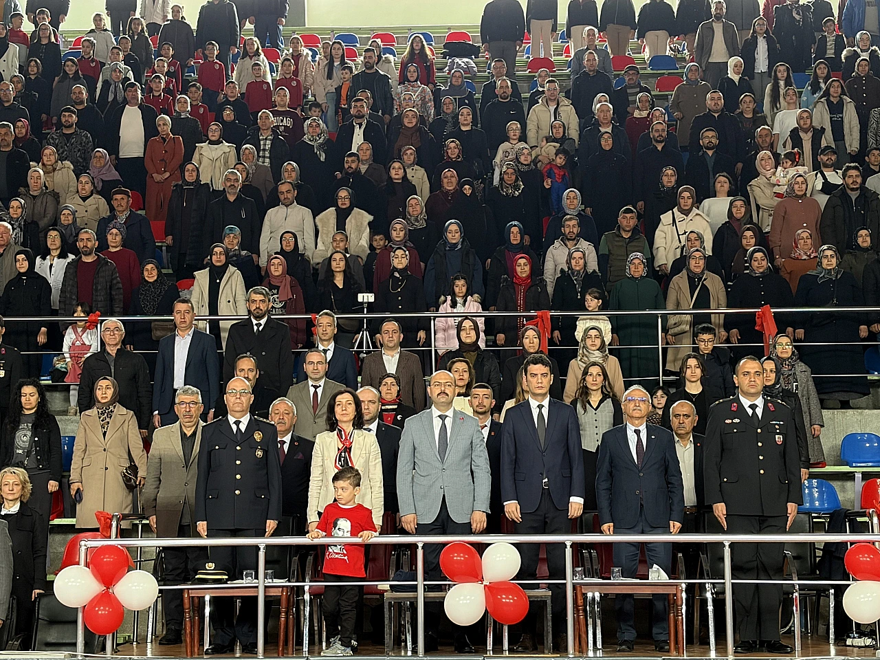Çocukların Neşesi Ve Bayram Coşkusu Salona Renk Kattı