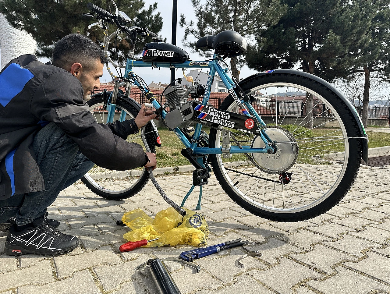 Bisikleti Mobilete Dönüştürdü
