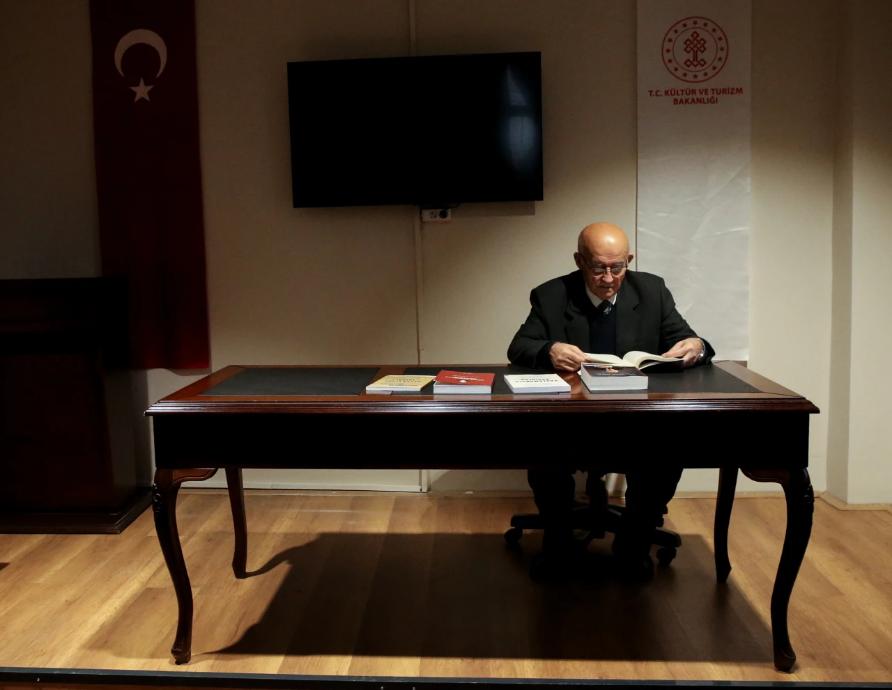 Hayatını Memleketini Araştırmaya Adadı