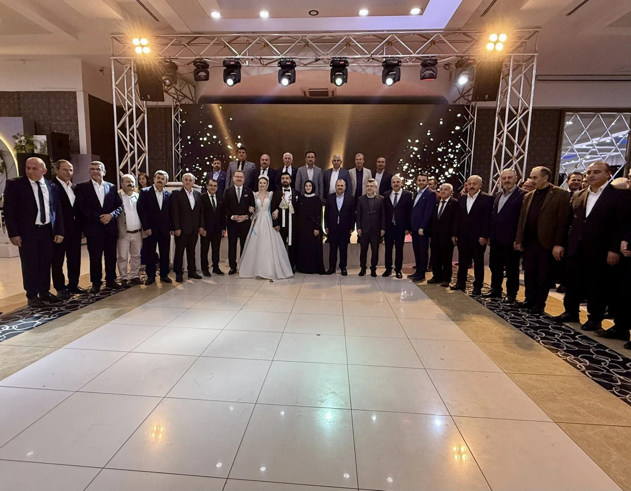 Ayşegül İle Muzaffer Evlendi