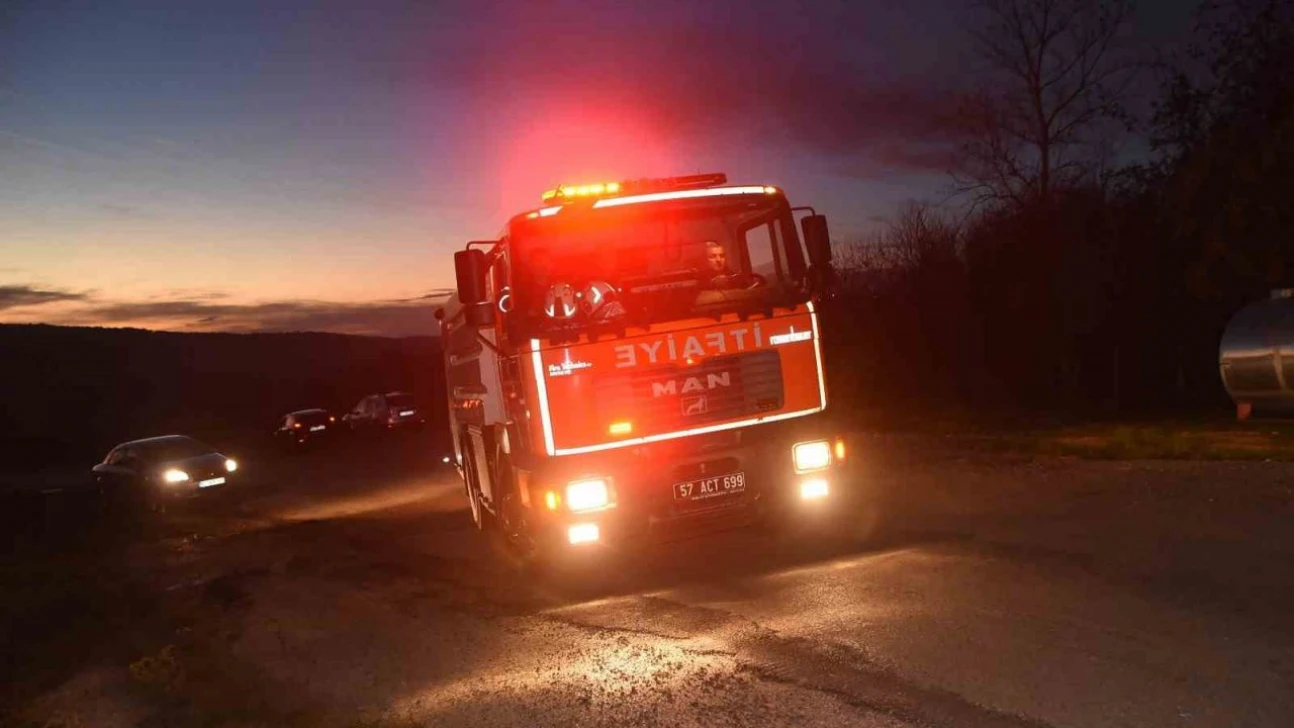 Bahçede Plastik Kablo Yaktı, Ekipleri Harekete Geçirdi