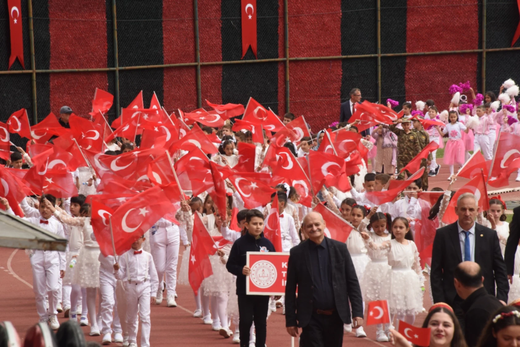 23 Nisan Coşkusu Gazi'de Doruğa Ulaştı