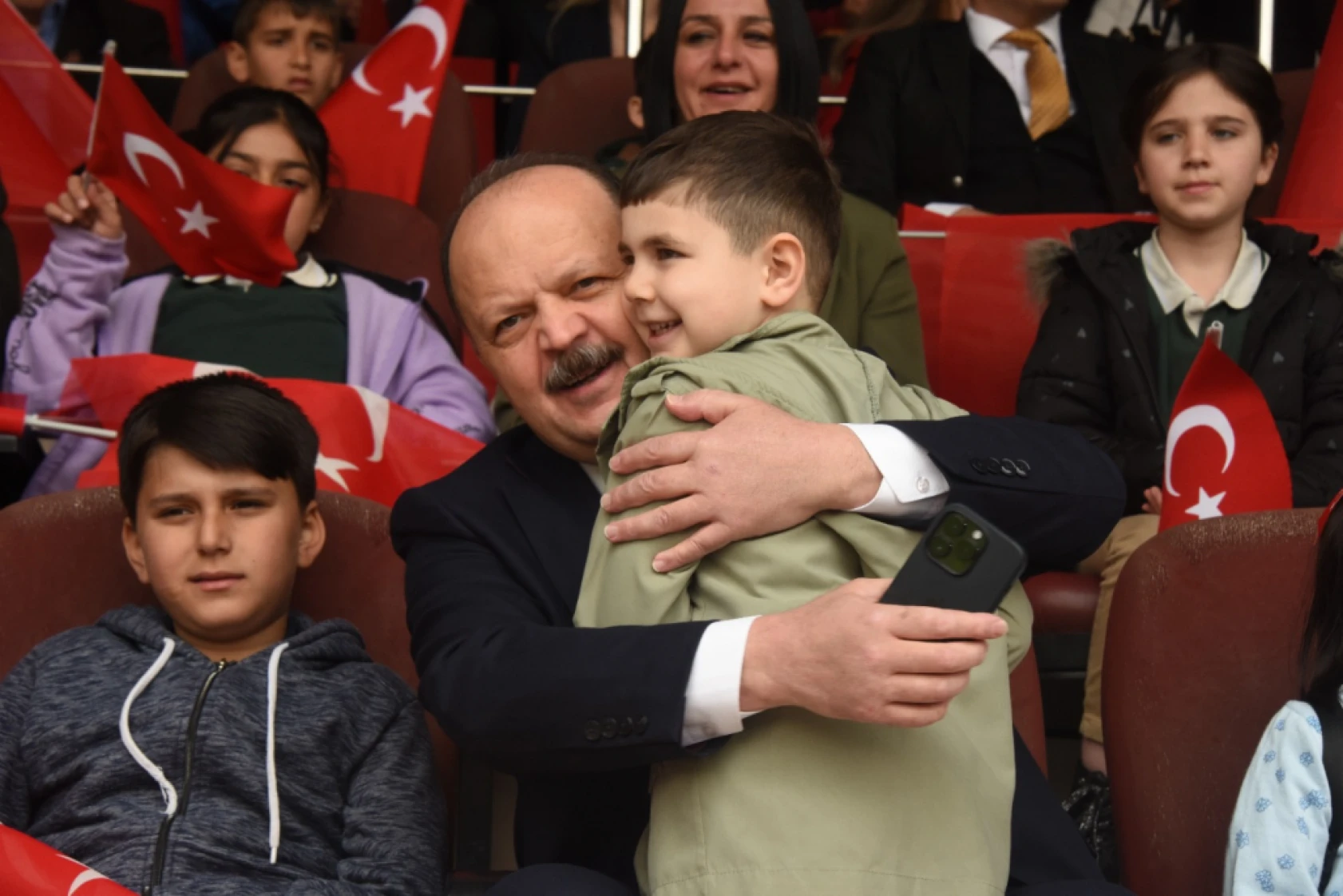 23 Nisan Coşkusu Gazi'de Doruğa Ulaştı