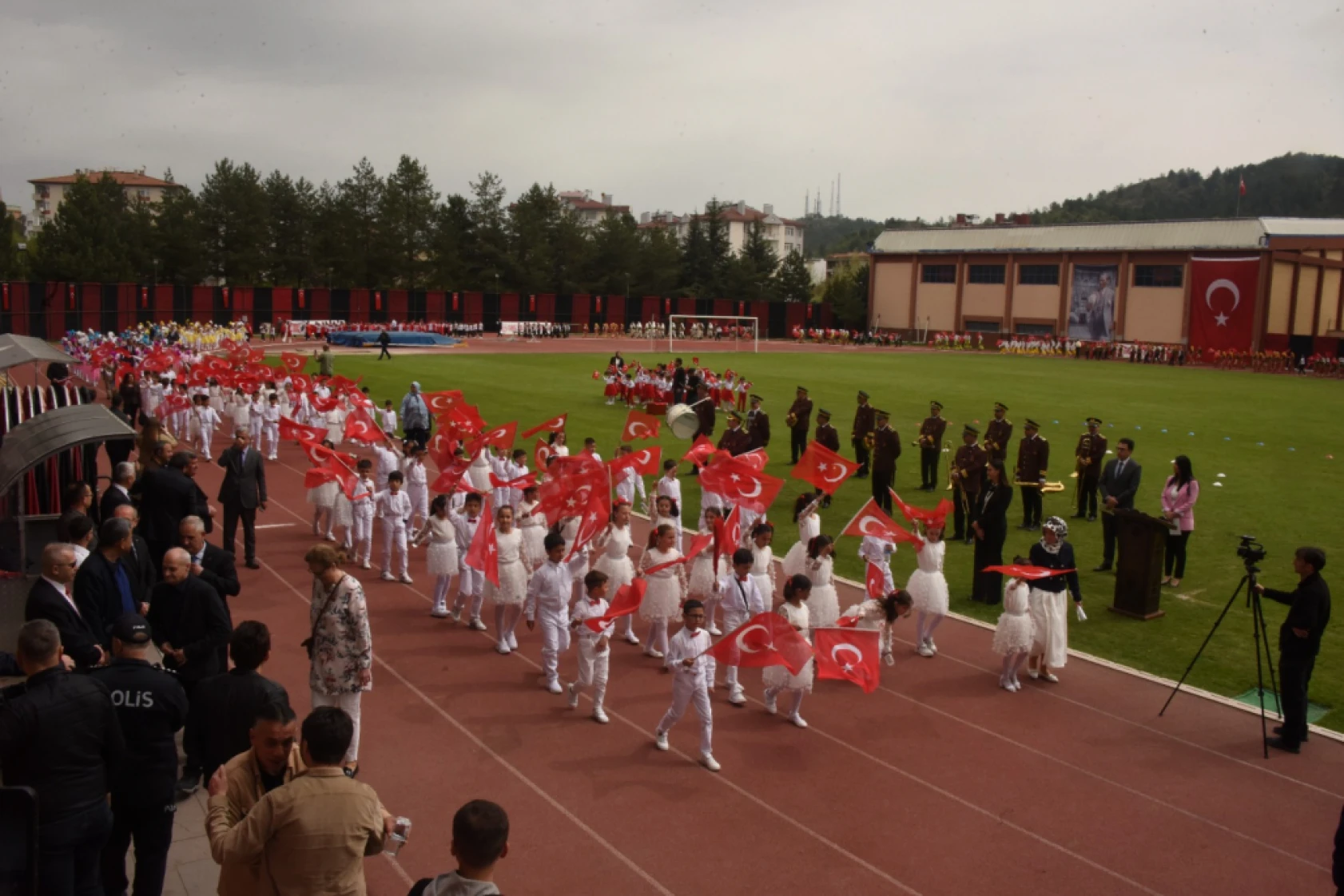 23 Nisan Coşkusu Gazi'de Doruğa Ulaştı