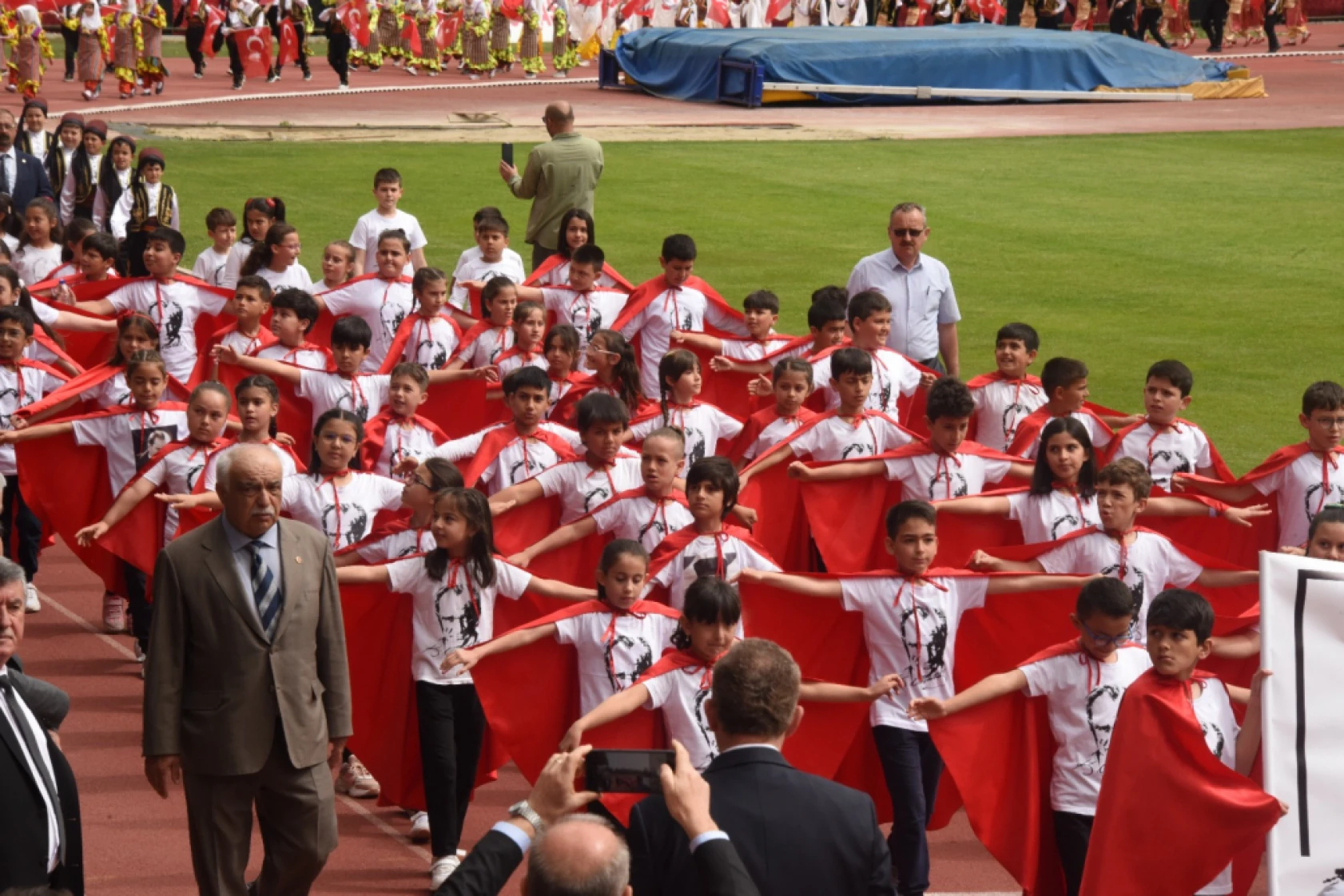 23 Nisan Coşkusu Gazi'de Doruğa Ulaştı