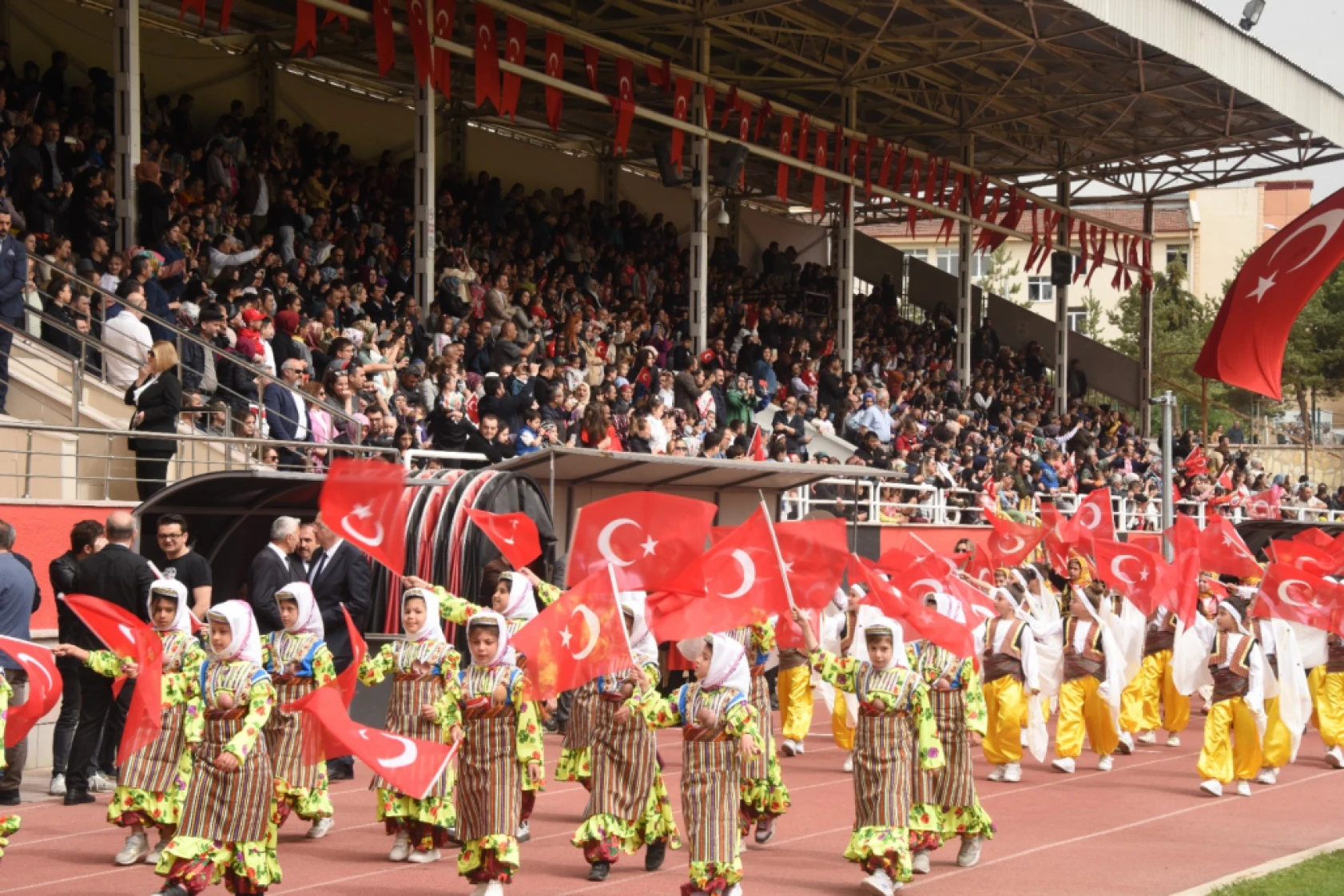 23 Nisan Coşkusu Gazi'de Doruğa Ulaştı