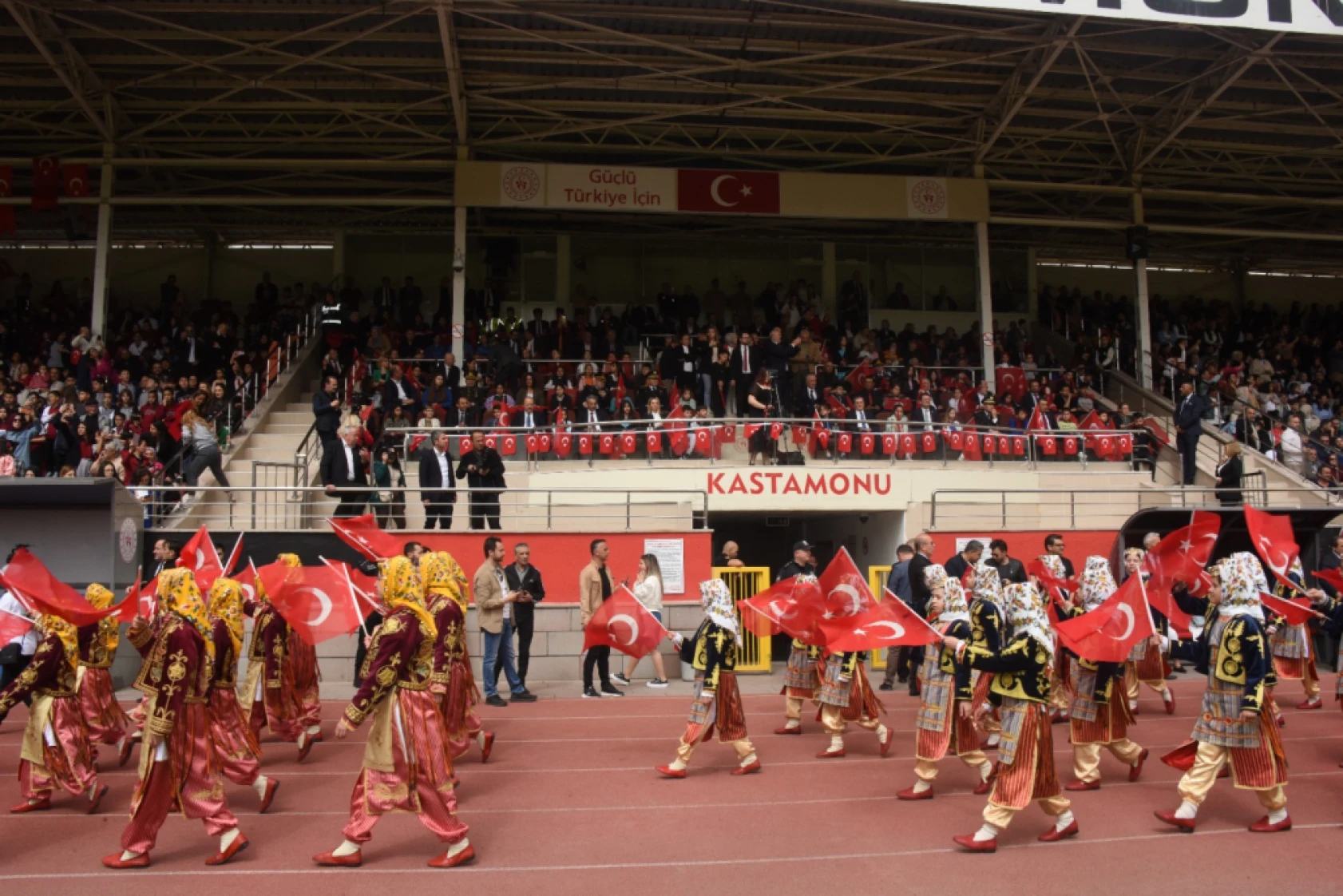 23 Nisan Coşkusu Gazi'de Doruğa Ulaştı