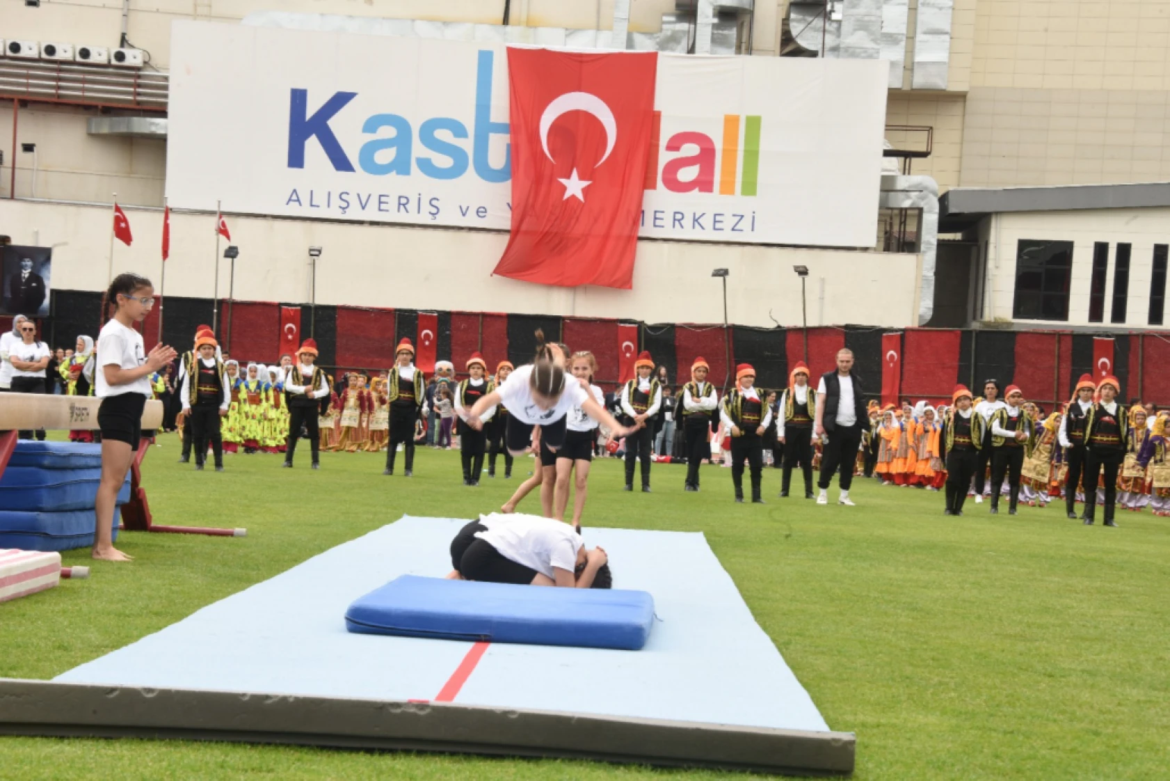 23 Nisan Coşkusu Gazi'de Doruğa Ulaştı